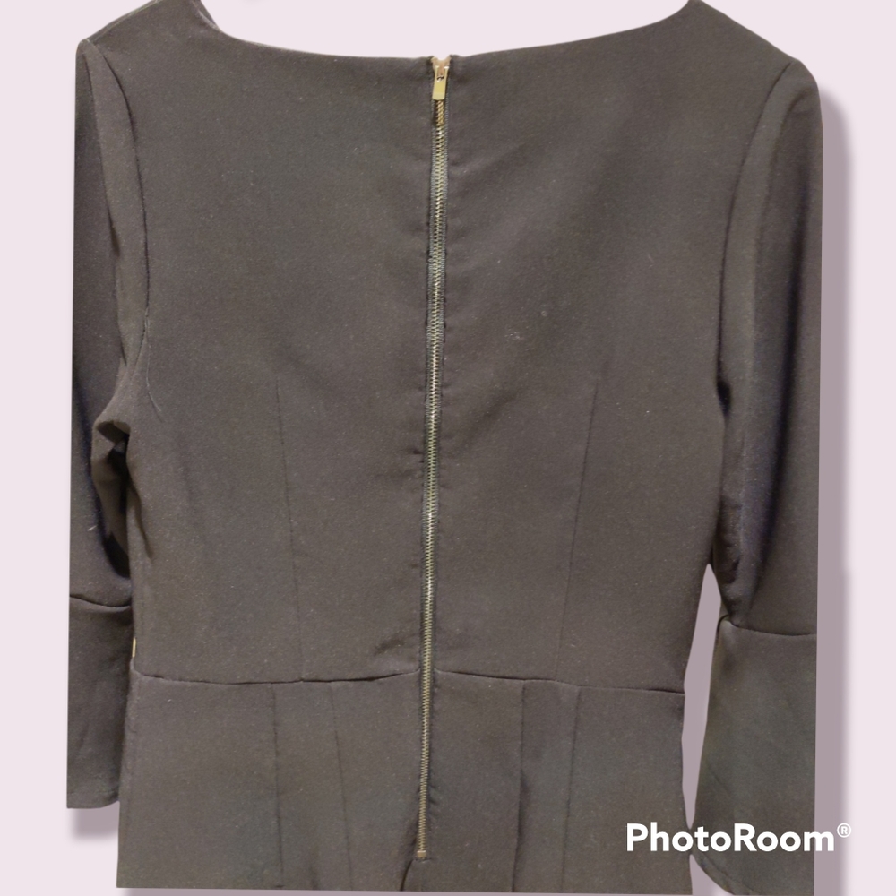 🌷 Flattering Dress with Bell Sleeves - Picture 4 of 5